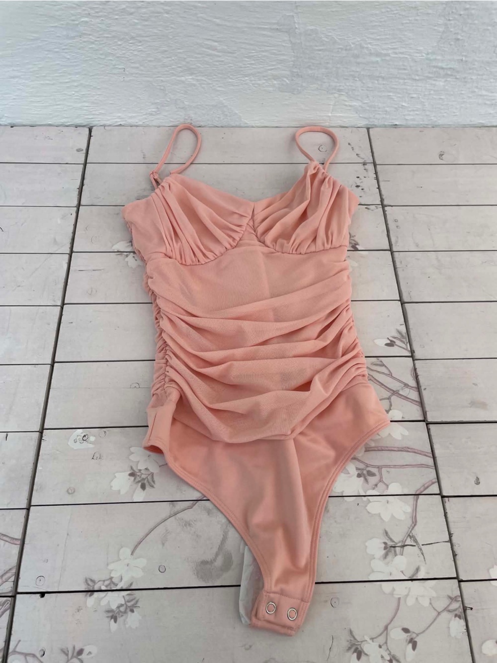 Express Peach Ruched Body Contour Bodysuit - Picture 4 of 4